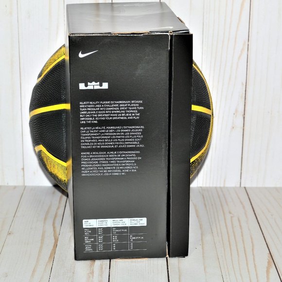 Nike Lebron Playground 4P MID SIZE - Picture 2 of 2